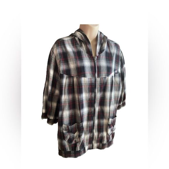 TORRID   - Picture 1 of 7